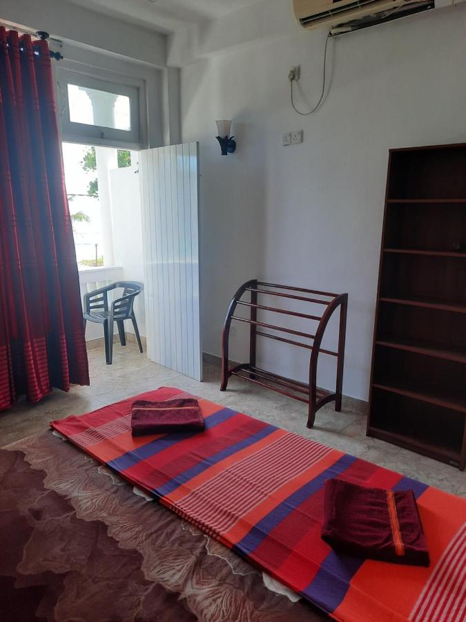 White Surfing Beach Resort Unawatuna Εξωτερικό φωτογραφία
