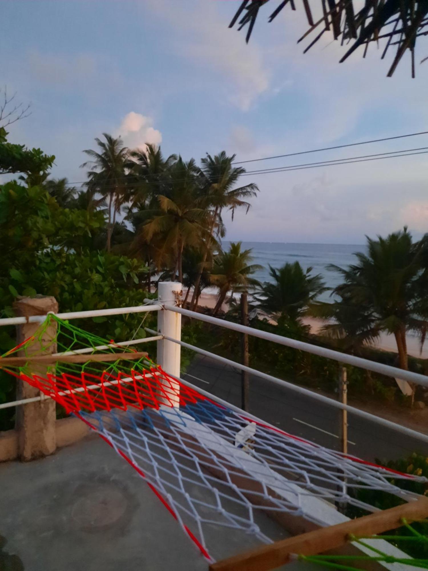 White Surfing Beach Resort Unawatuna Εξωτερικό φωτογραφία