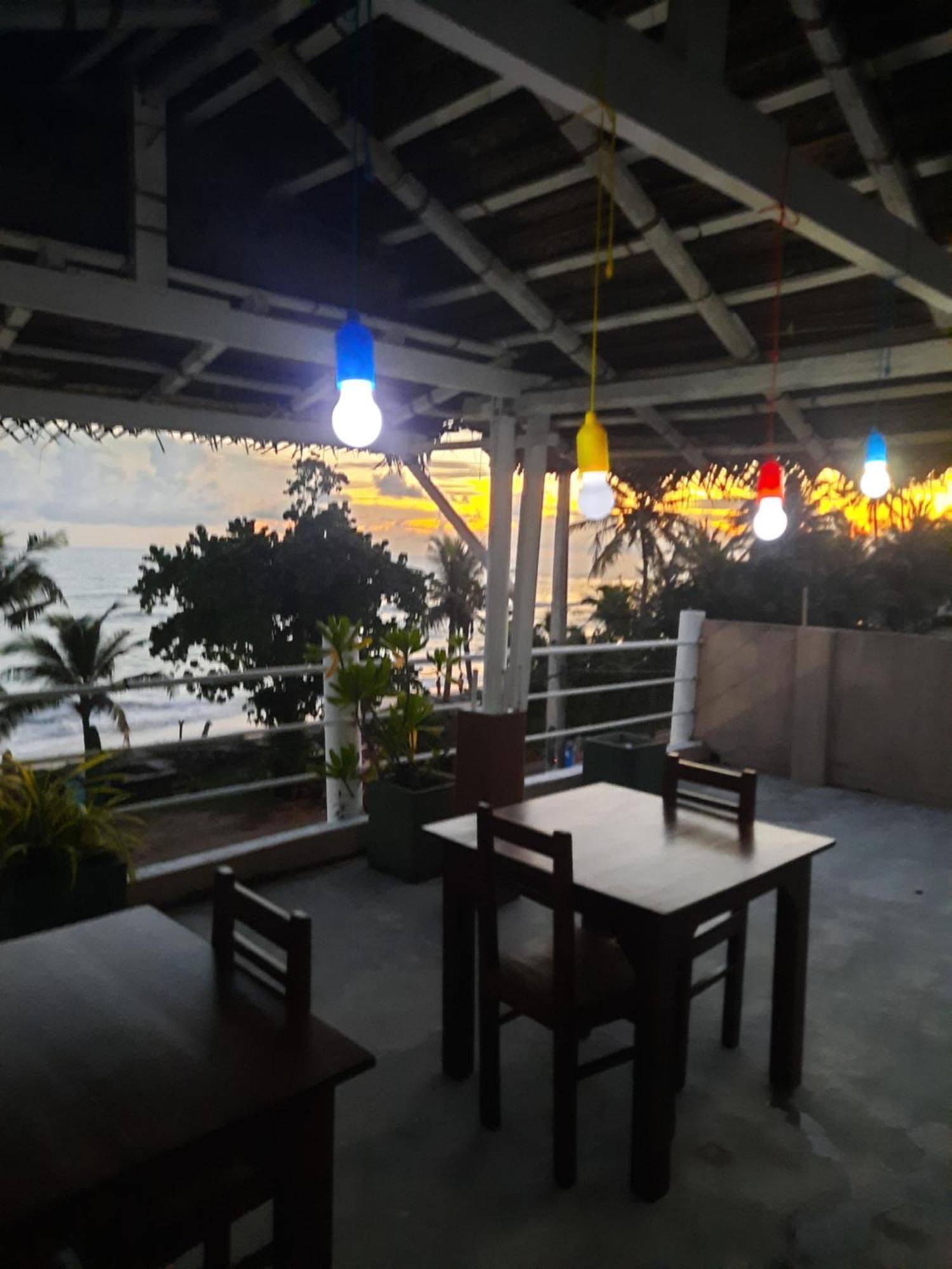 White Surfing Beach Resort Unawatuna Εξωτερικό φωτογραφία