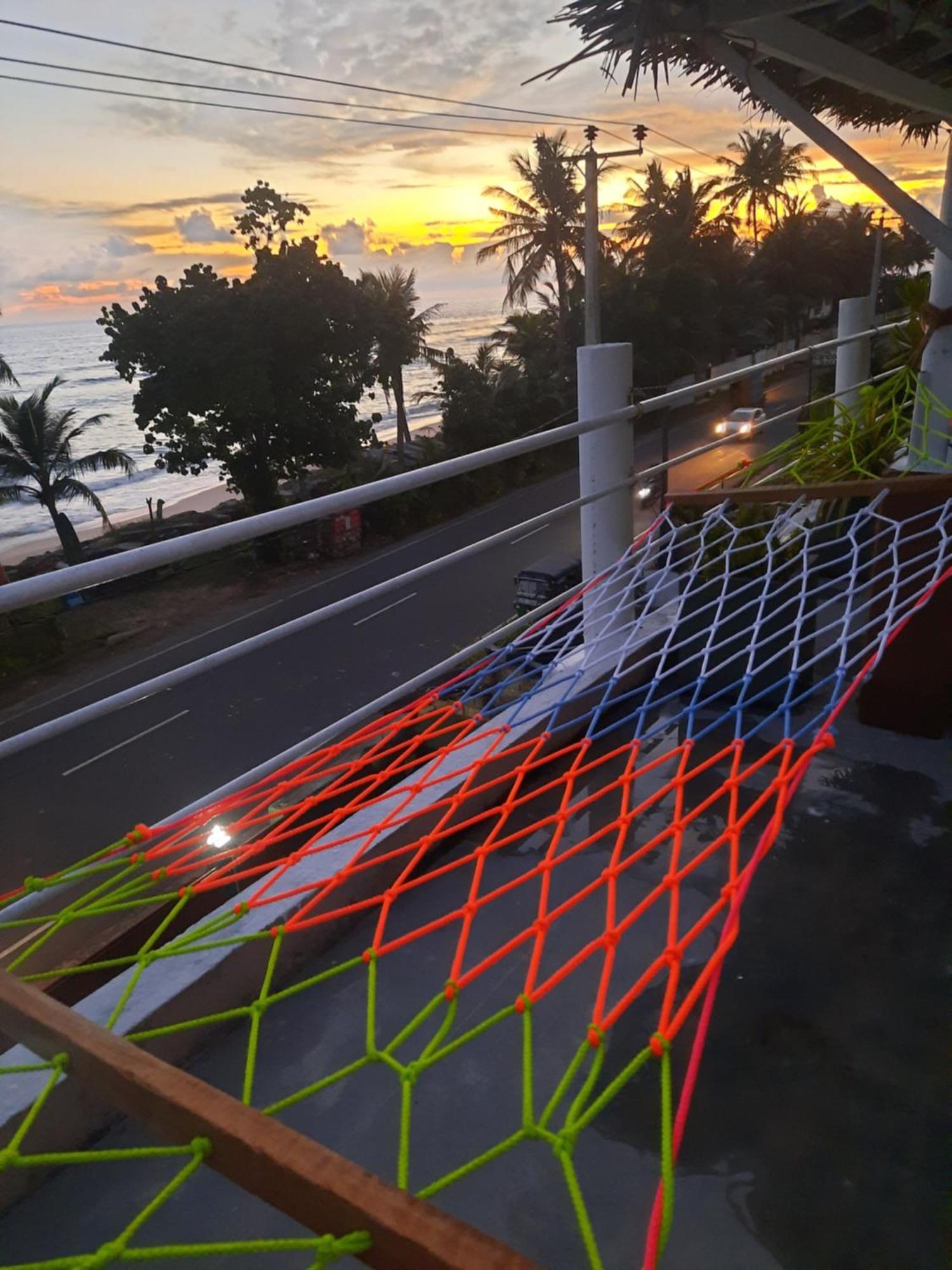 White Surfing Beach Resort Unawatuna Εξωτερικό φωτογραφία