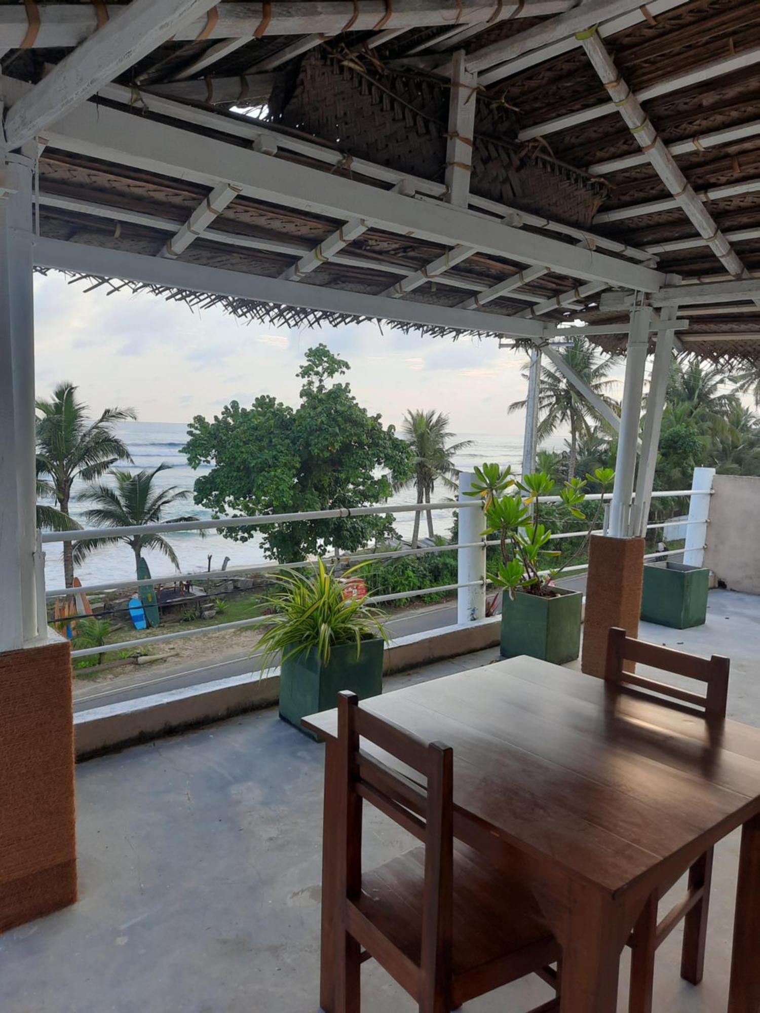 White Surfing Beach Resort Unawatuna Εξωτερικό φωτογραφία