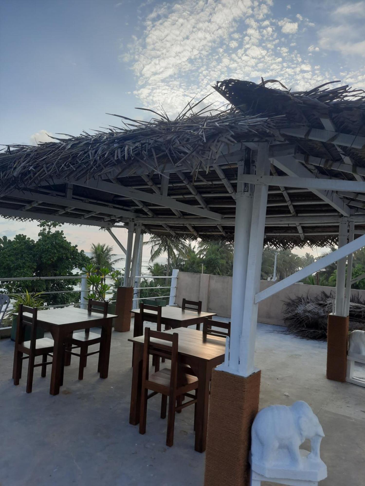 White Surfing Beach Resort Unawatuna Εξωτερικό φωτογραφία