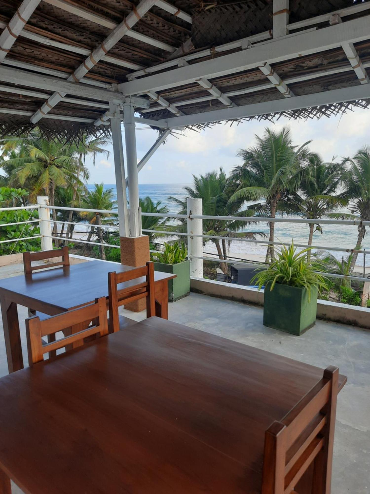 White Surfing Beach Resort Unawatuna Εξωτερικό φωτογραφία
