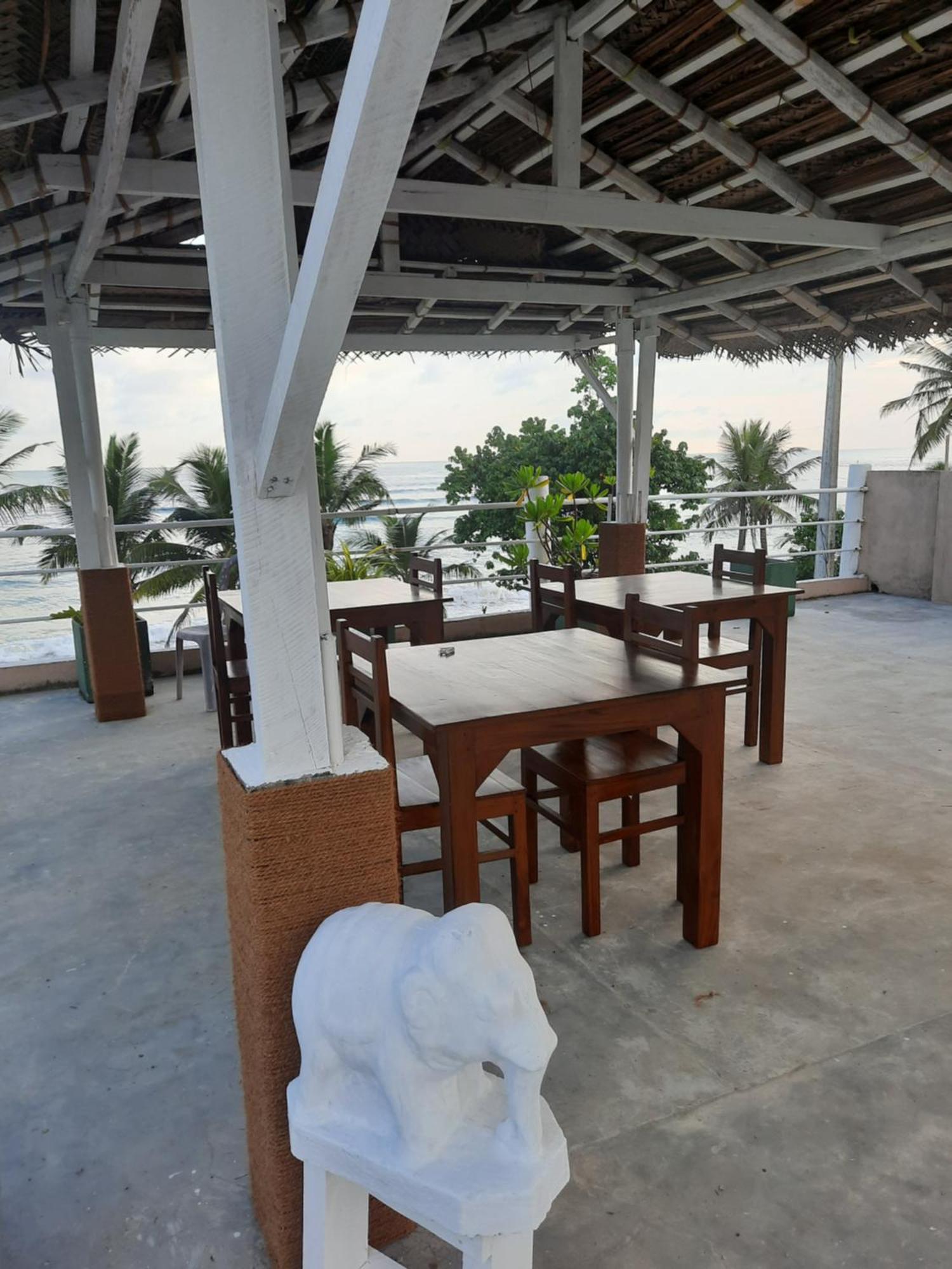 White Surfing Beach Resort Unawatuna Εξωτερικό φωτογραφία