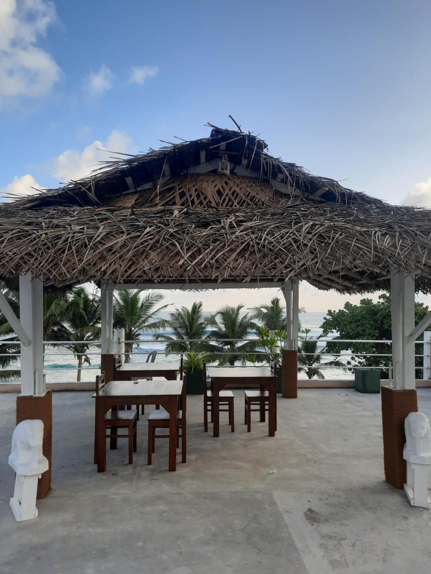 White Surfing Beach Resort Unawatuna Εξωτερικό φωτογραφία