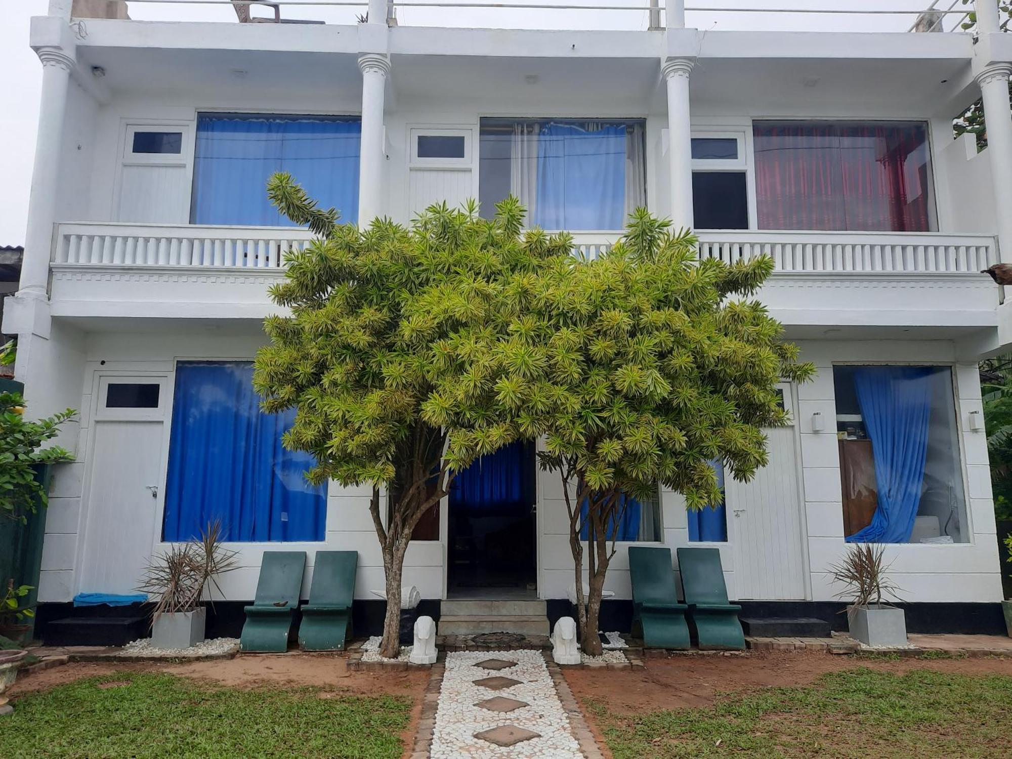 White Surfing Beach Resort Unawatuna Εξωτερικό φωτογραφία