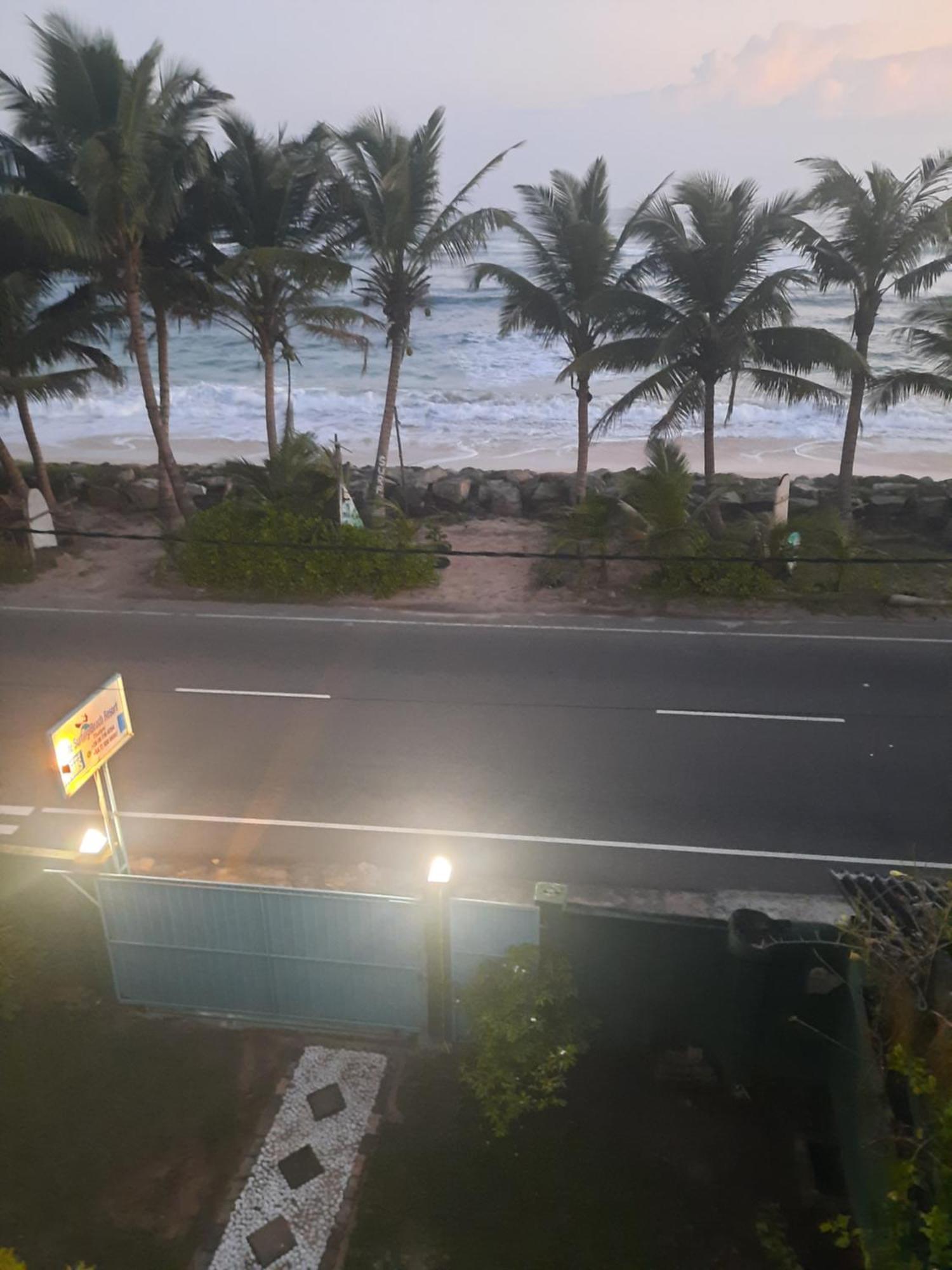 White Surfing Beach Resort Unawatuna Εξωτερικό φωτογραφία