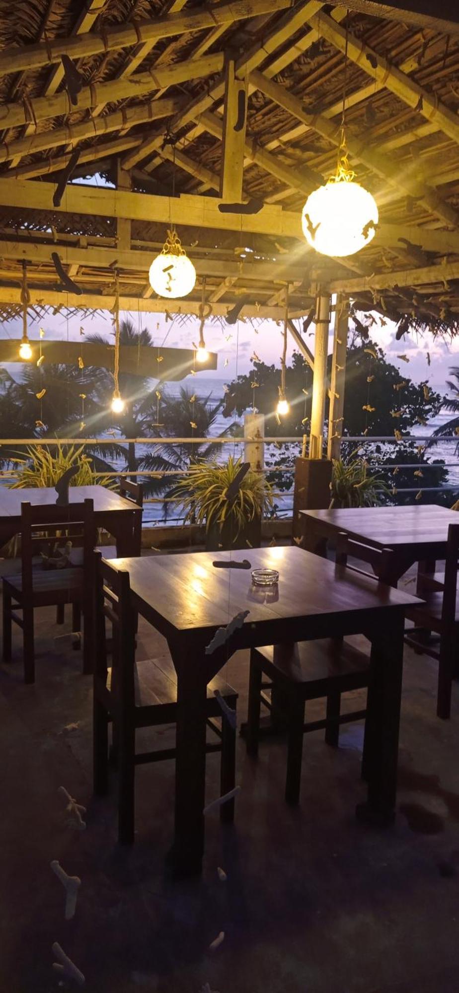 White Surfing Beach Resort Unawatuna Εξωτερικό φωτογραφία