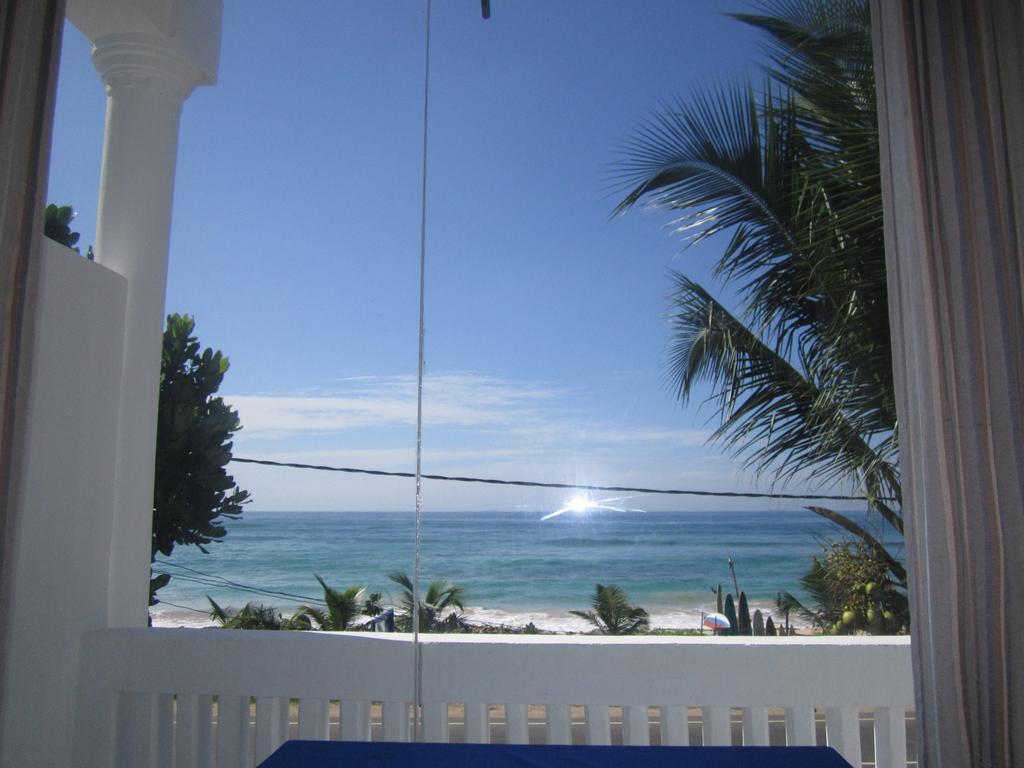 White Surfing Beach Resort Unawatuna Δωμάτιο φωτογραφία